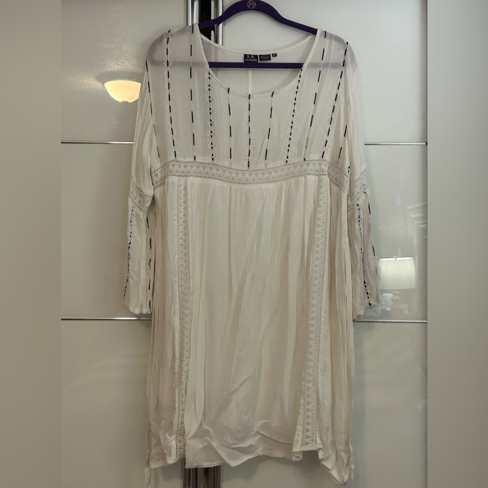 Women’s XL Off White Poet Dress with bell sleeve knee length. New